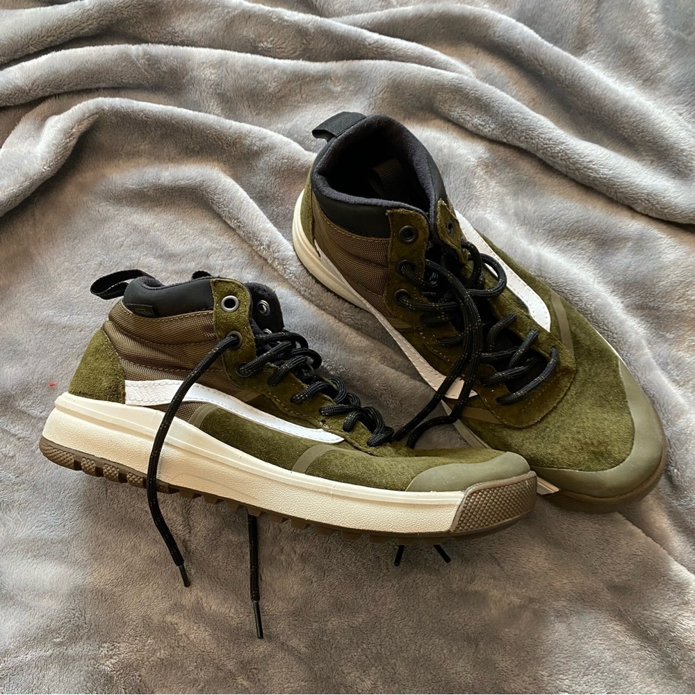 Vans Ultra Range Hi DL MTE Hiking Sneaker Boot Beech/Black Size 8.5